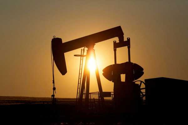 Oil falls to 7-mth low on renewed demand fears, rate hike expectations