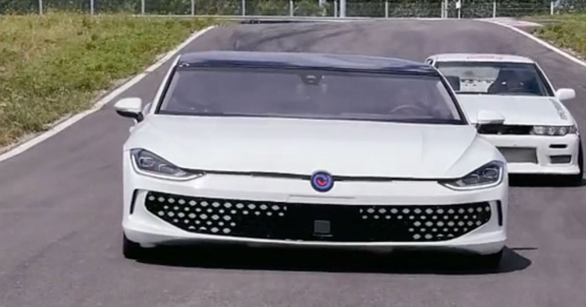 No It’s Not Photoshop – This Volkswagen Lamando ‘5XL’ Really Is That Wide