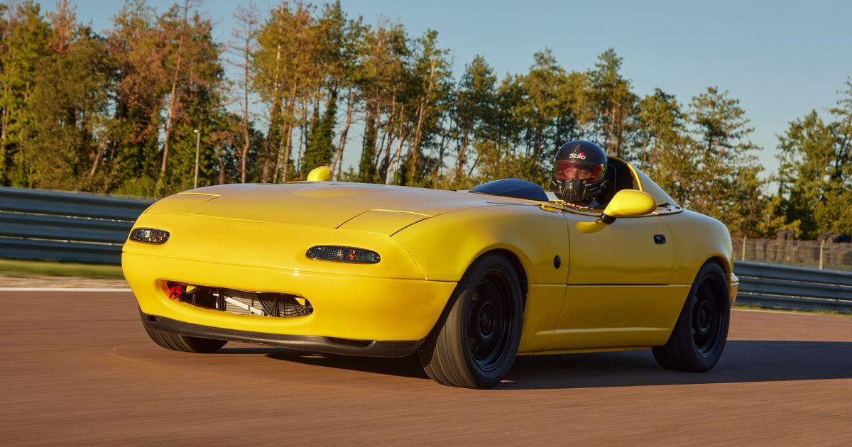 This Single-Seater Mazda MX-5 NA Speedster Could Be Peak Miata